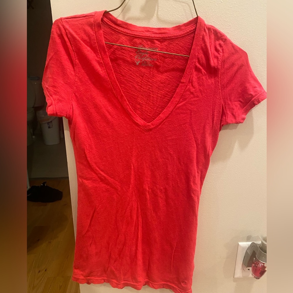 Fitted American Eagle Outfitters v neck t shirt